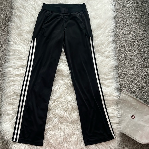 Adidas jogger pants women. - Picture 1 of 4